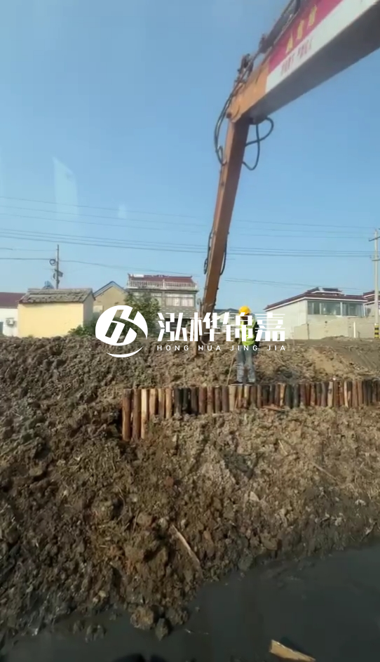 畢節(jié)市挖機(jī)打木樁專業(yè)施工-河道護(hù)坡木樁會(huì)不會(huì)腐爛？